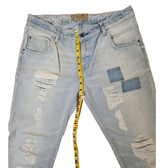 Zara Distressed Jeans for women-Size 6 - Picture 15 of 17